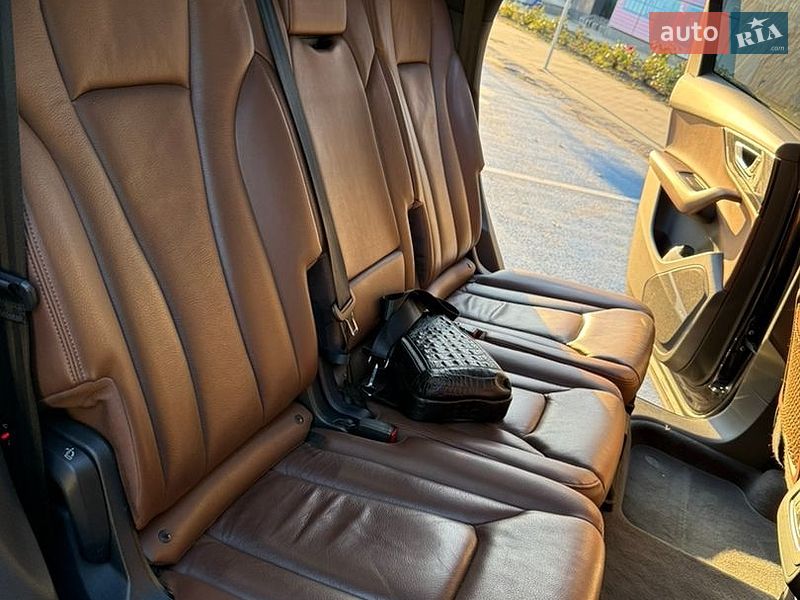Позашляховик / Кросовер Audi Q7 2016 в Києві