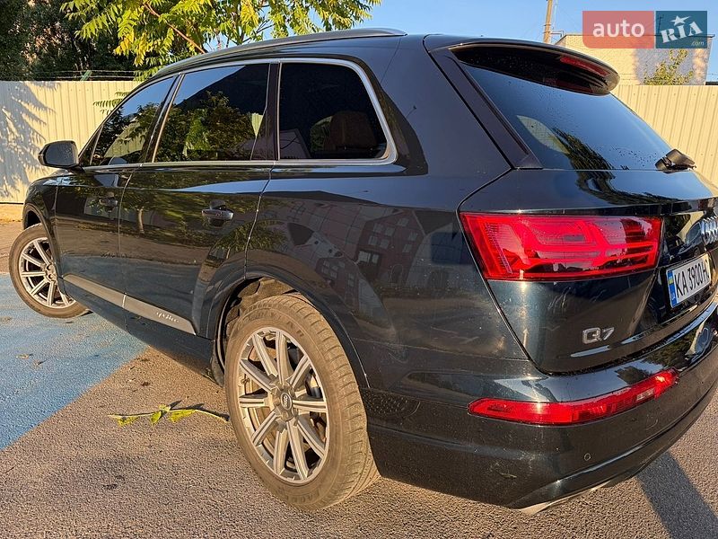 Позашляховик / Кросовер Audi Q7 2016 в Києві
