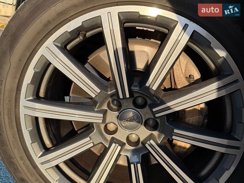 Позашляховик / Кросовер Audi Q7 2016 в Києві