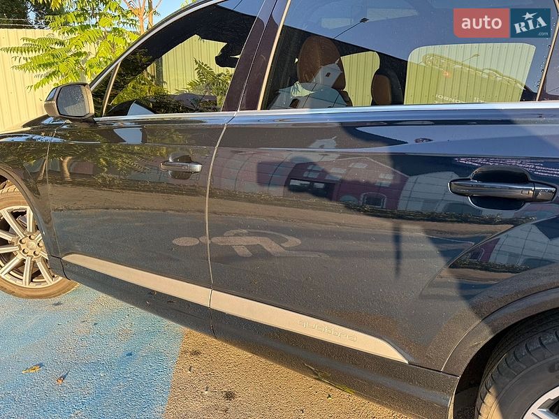 Позашляховик / Кросовер Audi Q7 2016 в Києві