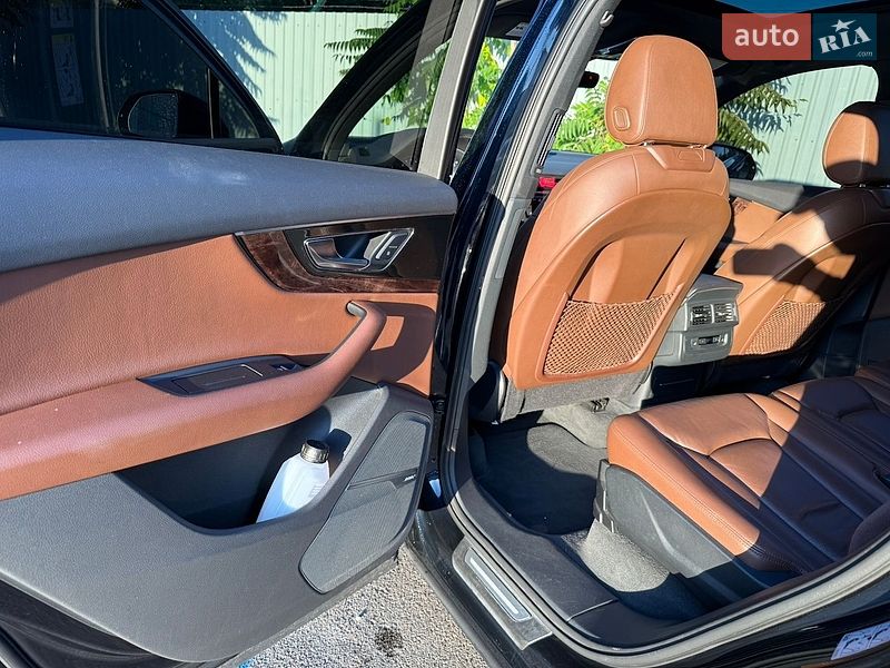 Позашляховик / Кросовер Audi Q7 2016 в Києві