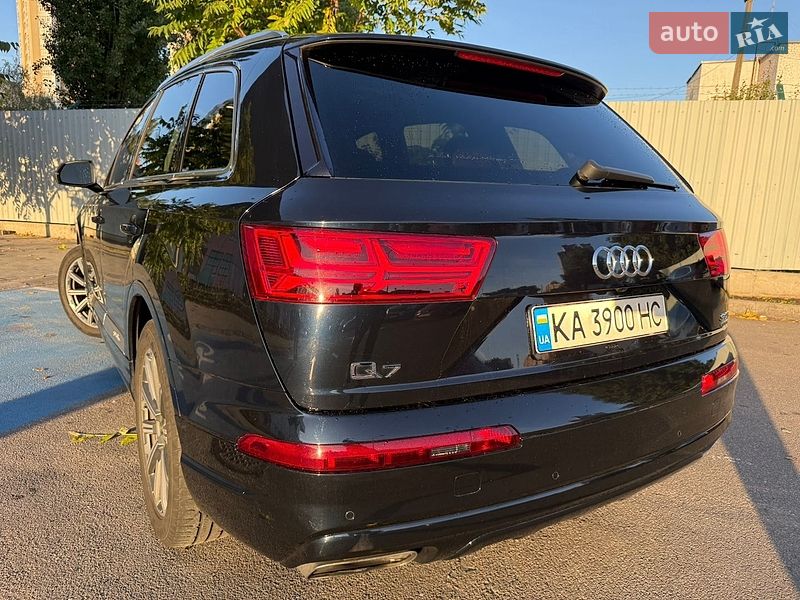 Позашляховик / Кросовер Audi Q7 2016 в Києві