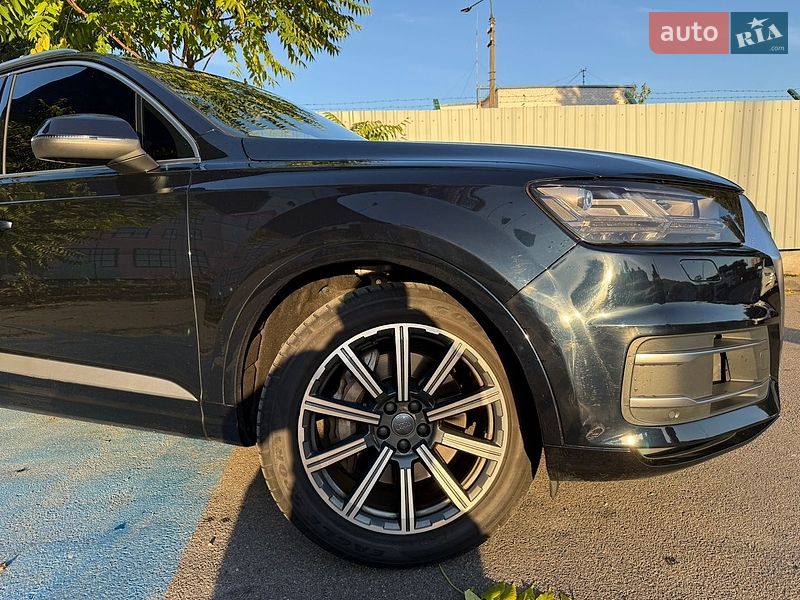 Позашляховик / Кросовер Audi Q7 2016 в Києві