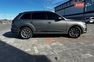 Внедорожник / Кроссовер Audi Q7 2017 в Хусте