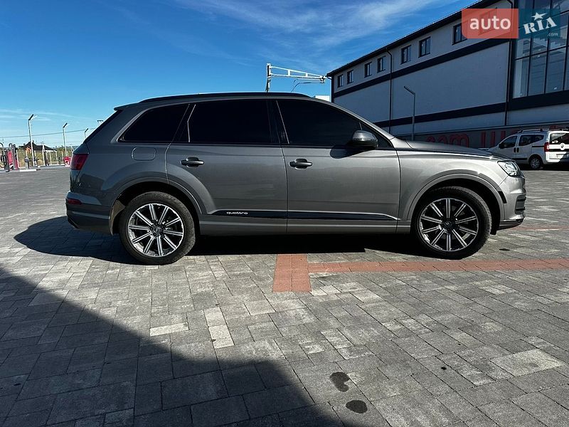 Внедорожник / Кроссовер Audi Q7 2017 в Хусте