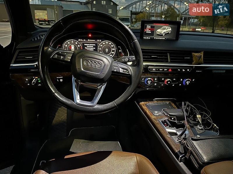 Внедорожник / Кроссовер Audi Q7 2016 в Макарове