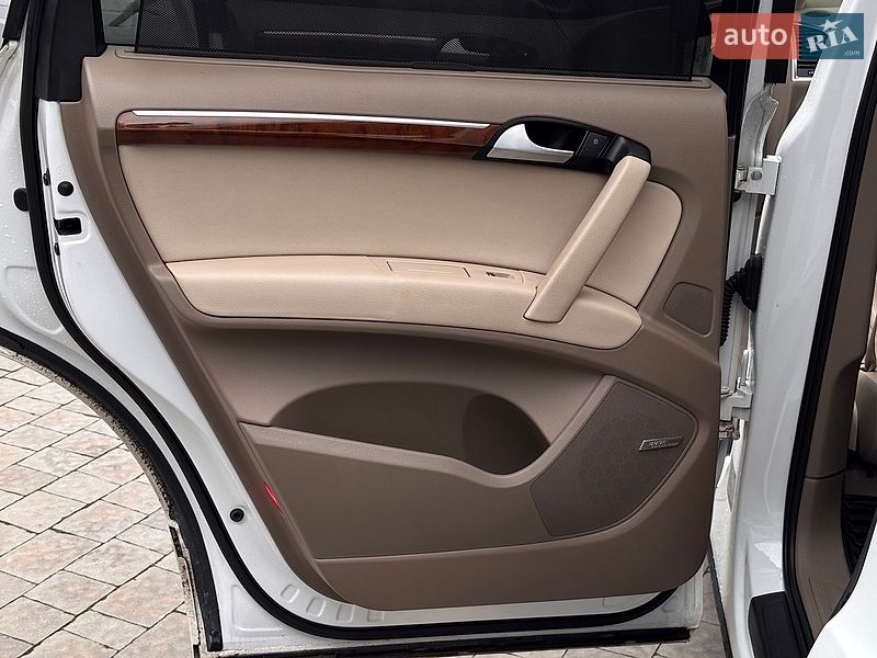 Позашляховик / Кросовер Audi Q7 2015 в Львові