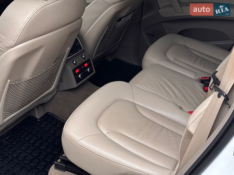 Позашляховик / Кросовер Audi Q7 2015 в Львові