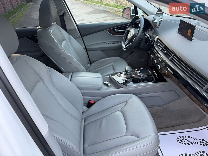 Внедорожник / Кроссовер Audi Q7 2017 в Ровно