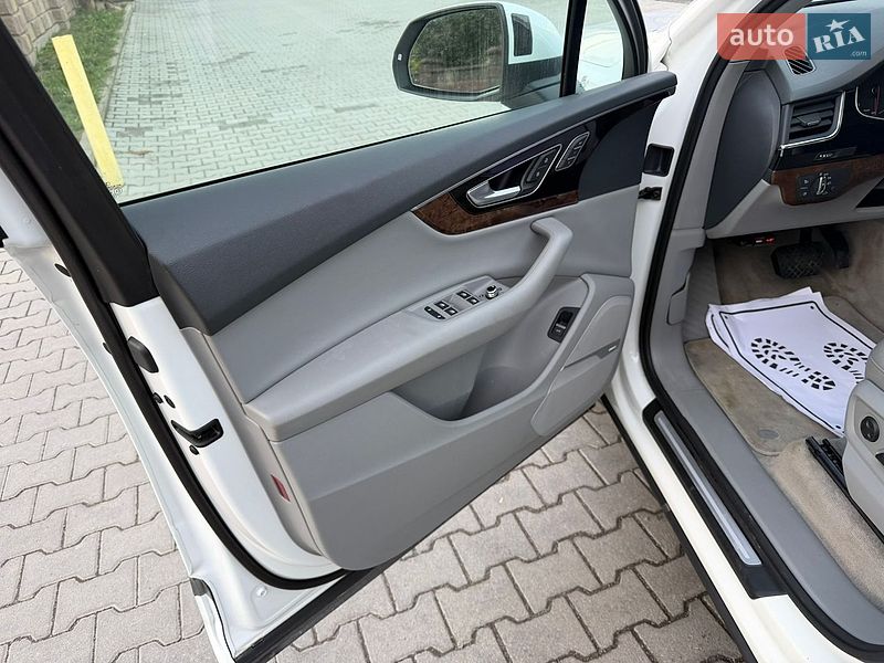 Внедорожник / Кроссовер Audi Q7 2017 в Ровно