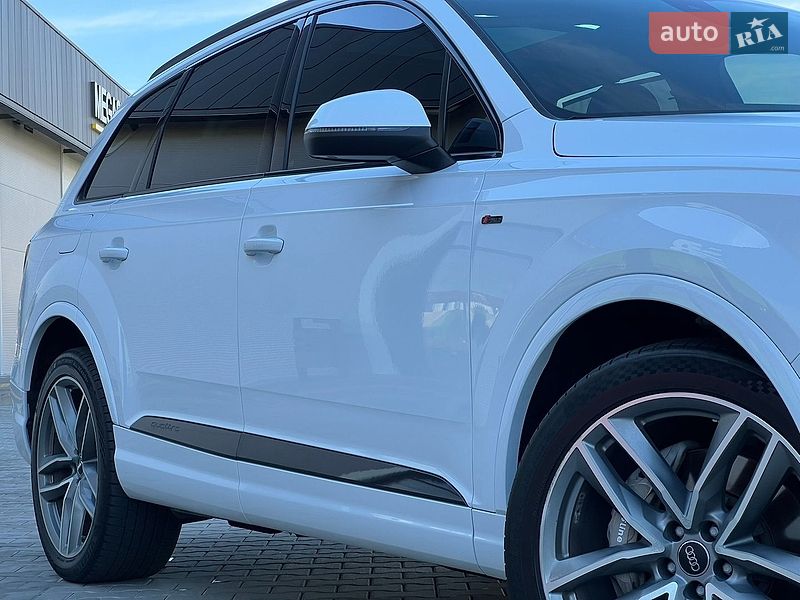 Позашляховик / Кросовер Audi Q7 2019 в Мукачевому