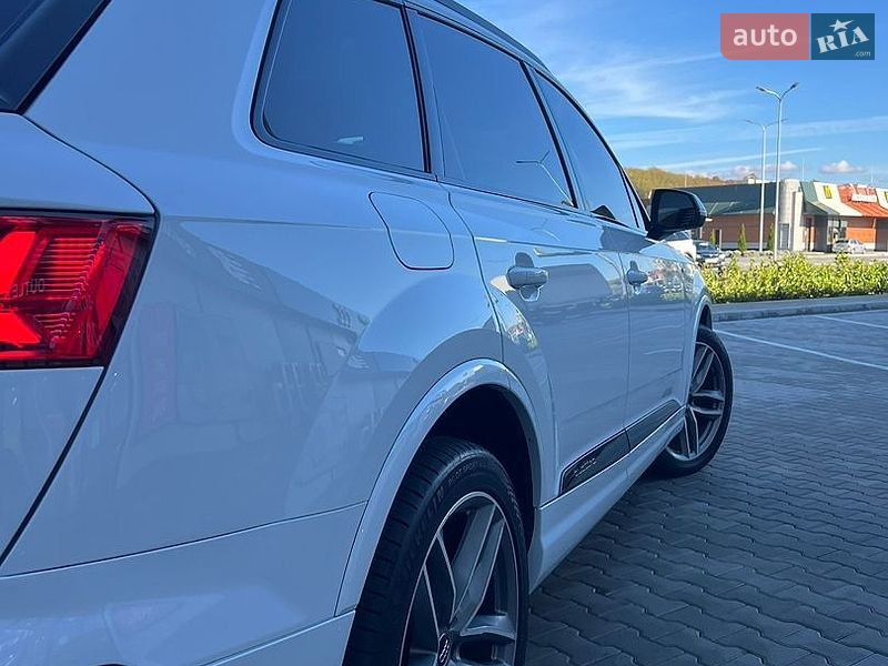 Позашляховик / Кросовер Audi Q7 2019 в Мукачевому