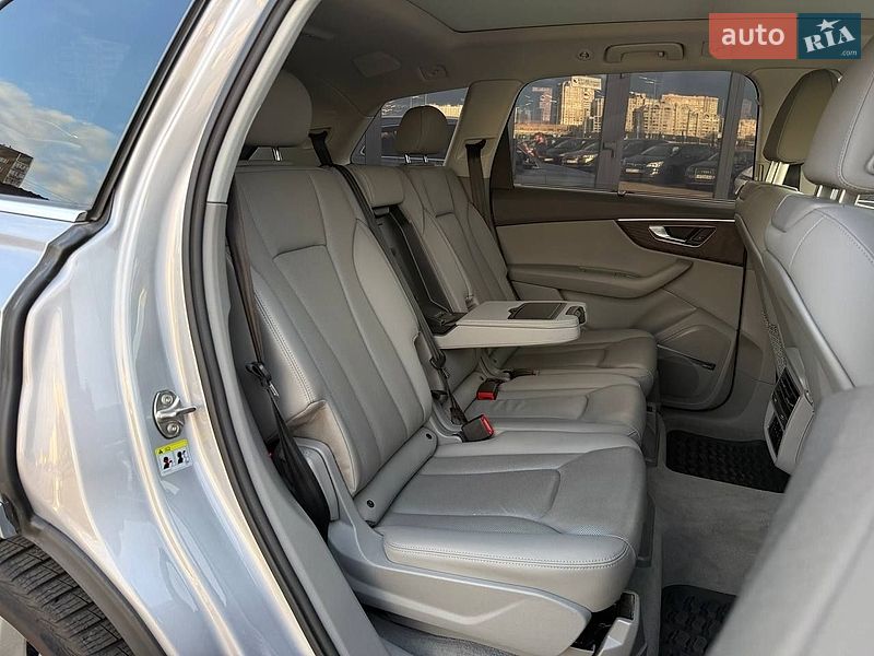 Позашляховик / Кросовер Audi Q7 2020 в Києві
