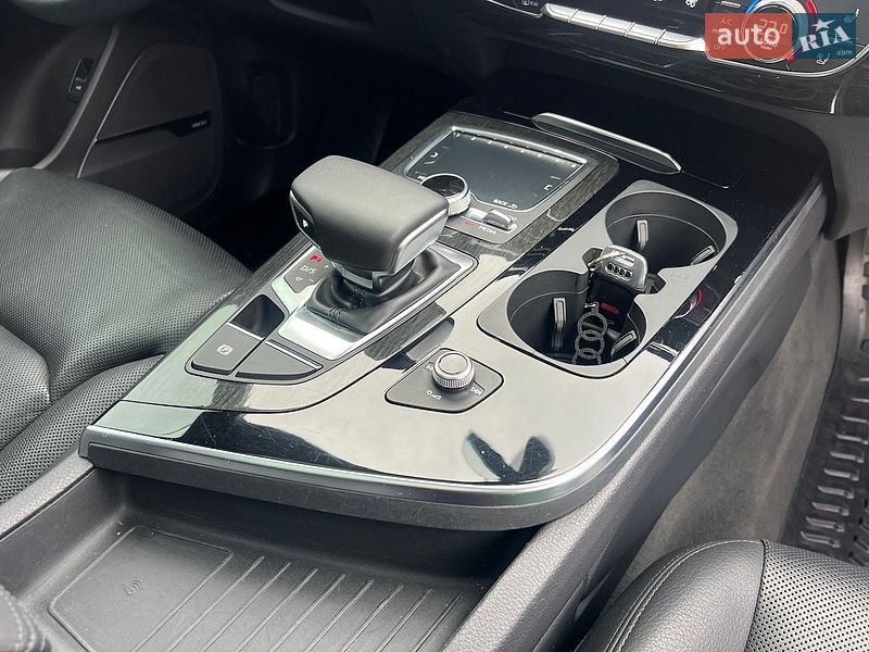 Позашляховик / Кросовер Audi Q7 2018 в Рівному