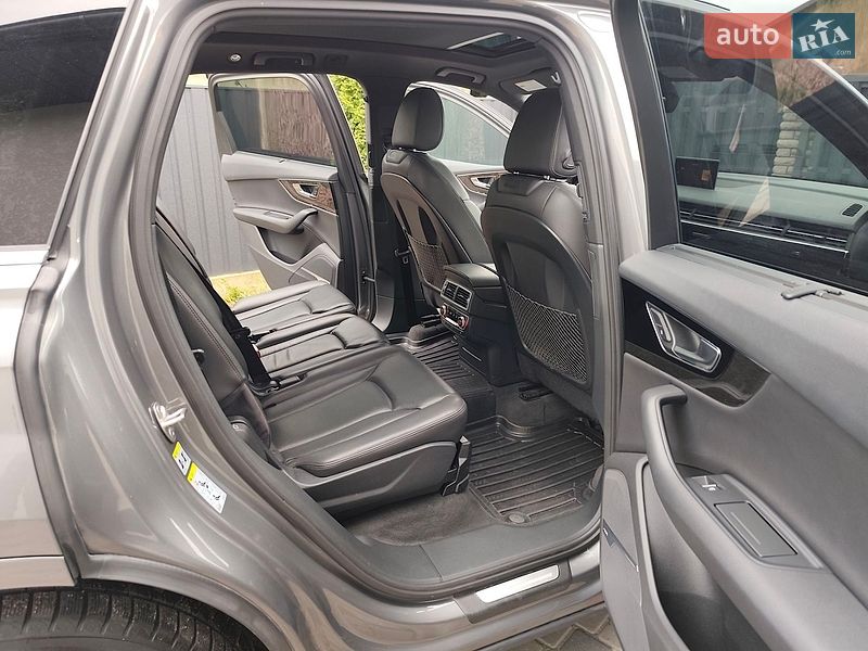 Внедорожник / Кроссовер Audi Q7 2016 в Звягеле