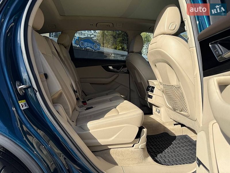 Позашляховик / Кросовер Audi Q7 2019 в Дніпрі