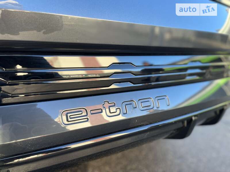 Позашляховик / Кросовер Audi Q8 e-tron 2023 в Хмельницькому