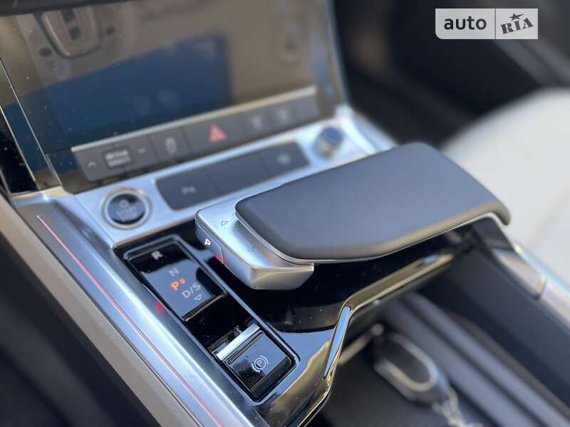 Позашляховик / Кросовер Audi Q8 e-tron 2023 в Хмельницькому