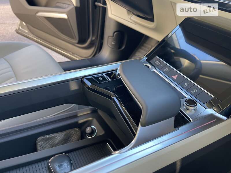 Позашляховик / Кросовер Audi Q8 e-tron 2023 в Хмельницькому