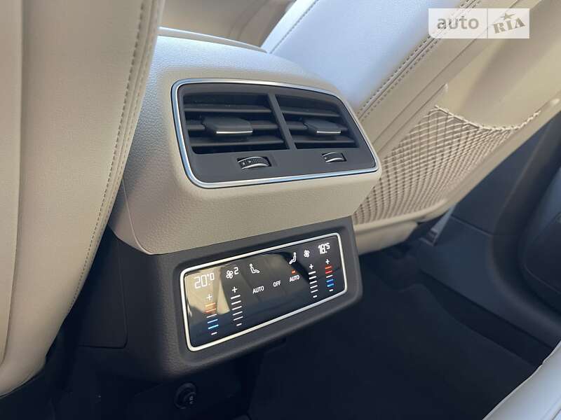 Позашляховик / Кросовер Audi Q8 e-tron 2023 в Хмельницькому