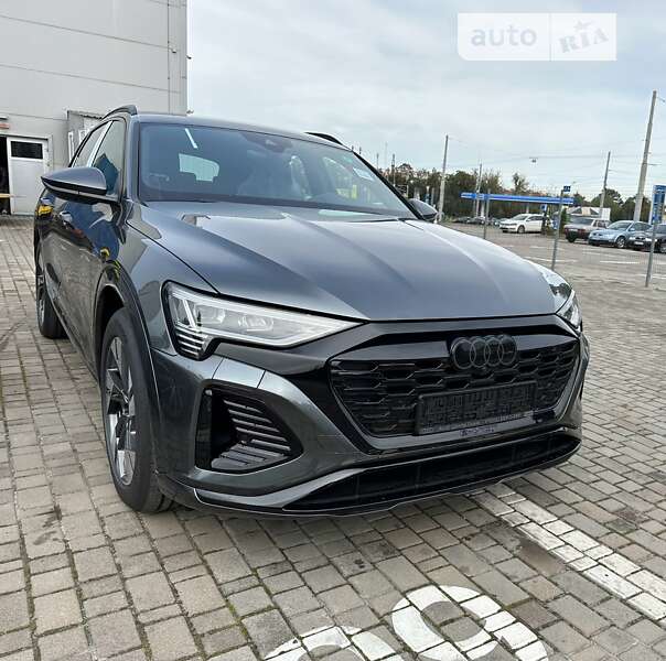 Позашляховик / Кросовер Audi Q8 e-tron 2023 в Львові