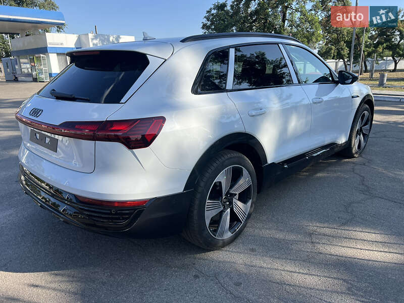 Позашляховик / Кросовер Audi Q8 e-tron 2023 в Дніпрі