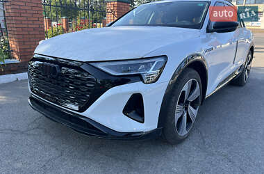 Позашляховик / Кросовер Audi Q8 e-tron 2023 в 