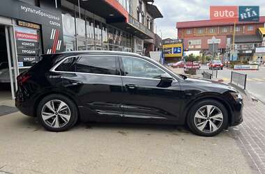 Позашляховик / Кросовер Audi Q8 e-tron 2023 в 