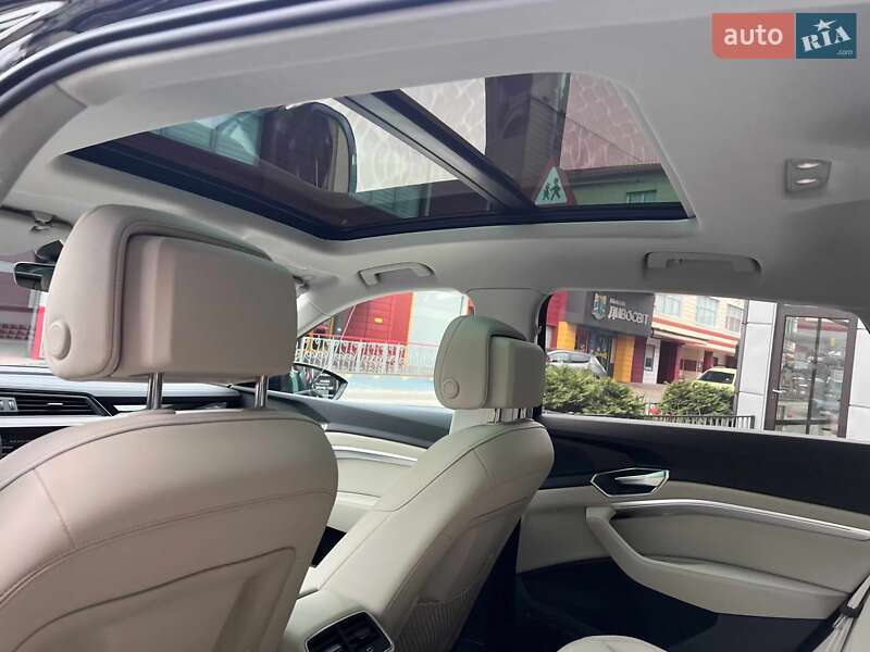 Позашляховик / Кросовер Audi Q8 e-tron 2023 в Львові