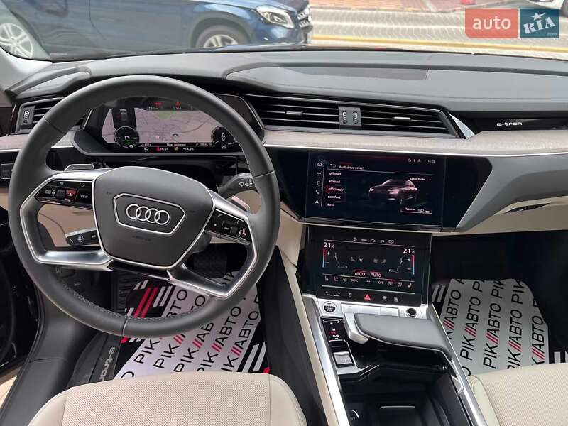 Позашляховик / Кросовер Audi Q8 e-tron 2023 в Львові