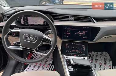 Позашляховик / Кросовер Audi Q8 e-tron 2023 в 