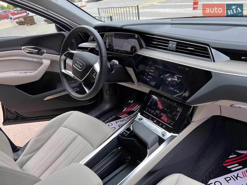 Позашляховик / Кросовер Audi Q8 e-tron 2023 в Львові