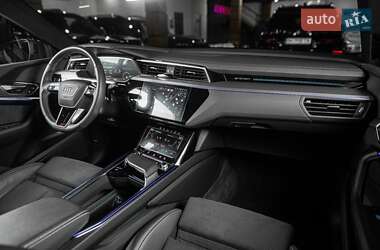 Внедорожник / Кроссовер Audi Q8 e-tron 2023 в 