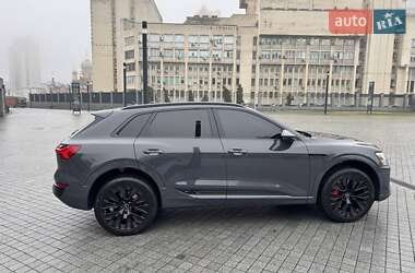 Позашляховик / Кросовер Audi Q8 e-tron 2023 в 