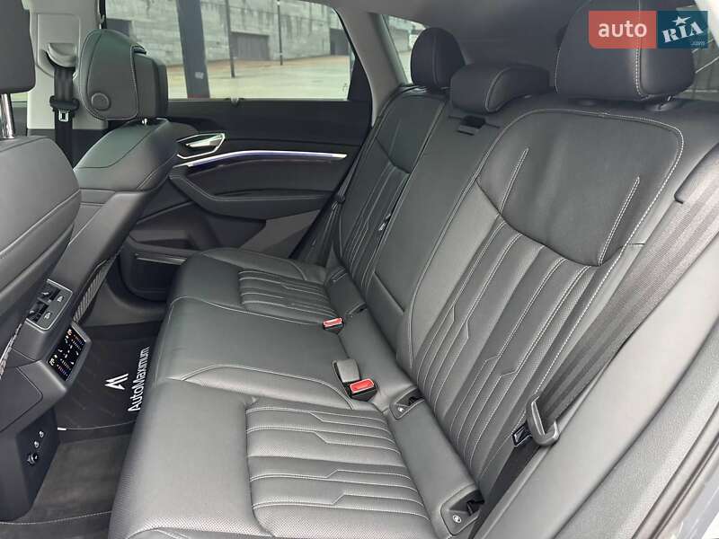 Позашляховик / Кросовер Audi Q8 e-tron 2023 в Києві