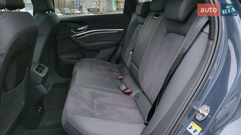 Позашляховик / Кросовер Audi Q8 e-tron 2023 в Хмельницькому