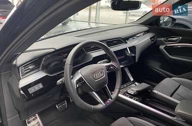 Позашляховик / Кросовер Audi Q8 e-tron 2023 в 