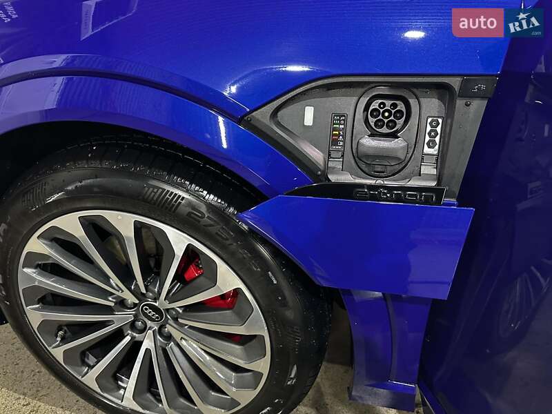 Позашляховик / Кросовер Audi Q8 e-tron 2023 в Хмельницькому