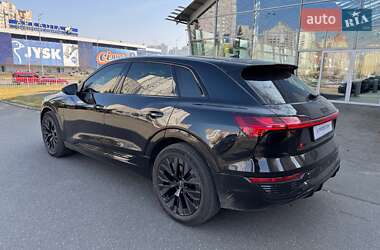 Внедорожник / Кроссовер Audi Q8 e-tron 2023 в 