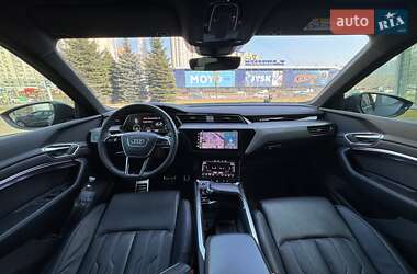 Внедорожник / Кроссовер Audi Q8 e-tron 2023 в 