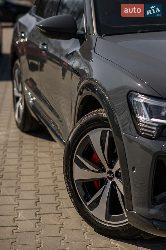 Внедорожник / Кроссовер Audi Q8 e-tron 2023 в Львове