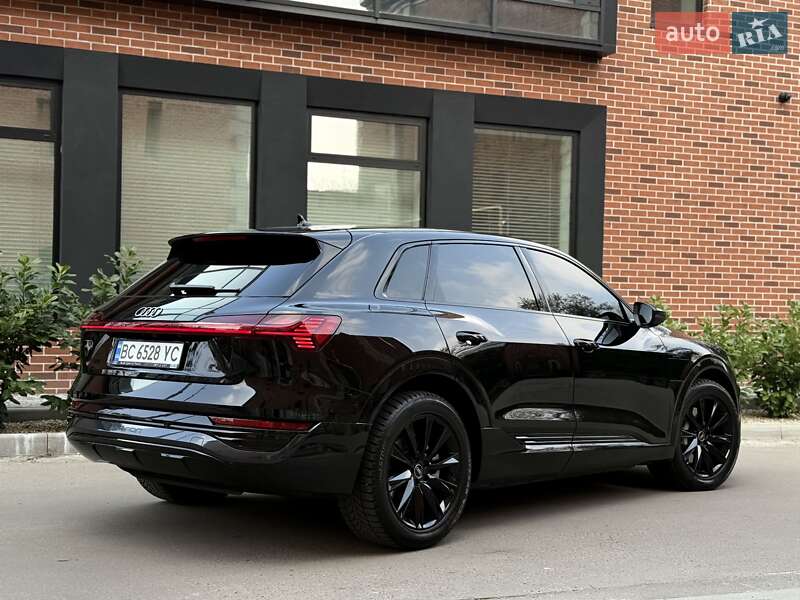 Внедорожник / Кроссовер Audi Q8 e-tron 2023 в Львове