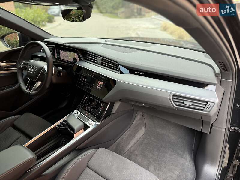 Внедорожник / Кроссовер Audi Q8 e-tron 2023 в Львове