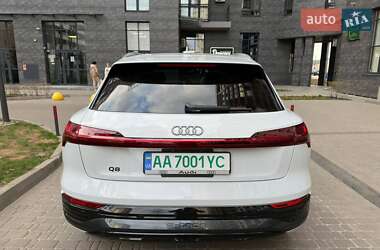 Внедорожник / Кроссовер Audi Q8 e-tron 2023 в 