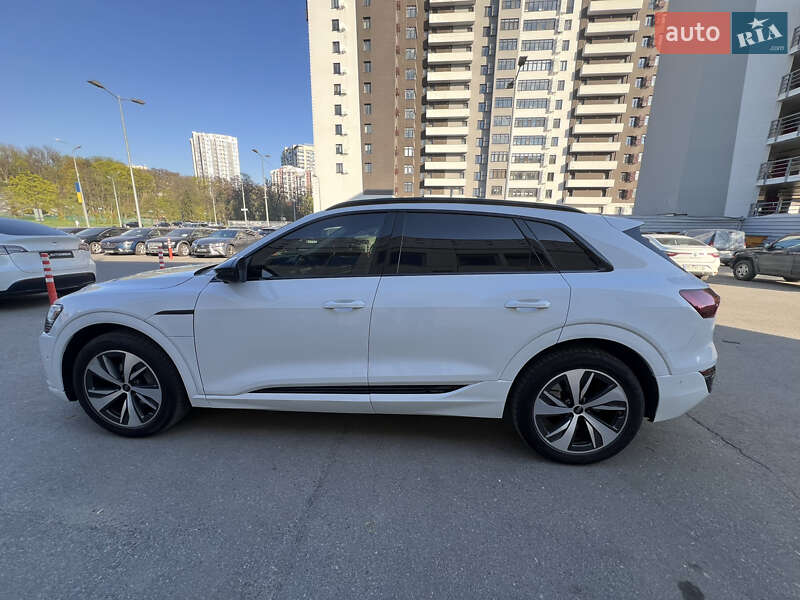 Позашляховик / Кросовер Audi Q8 e-tron 2023 в Харкові