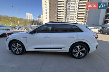 Позашляховик / Кросовер Audi Q8 e-tron 2023 в 