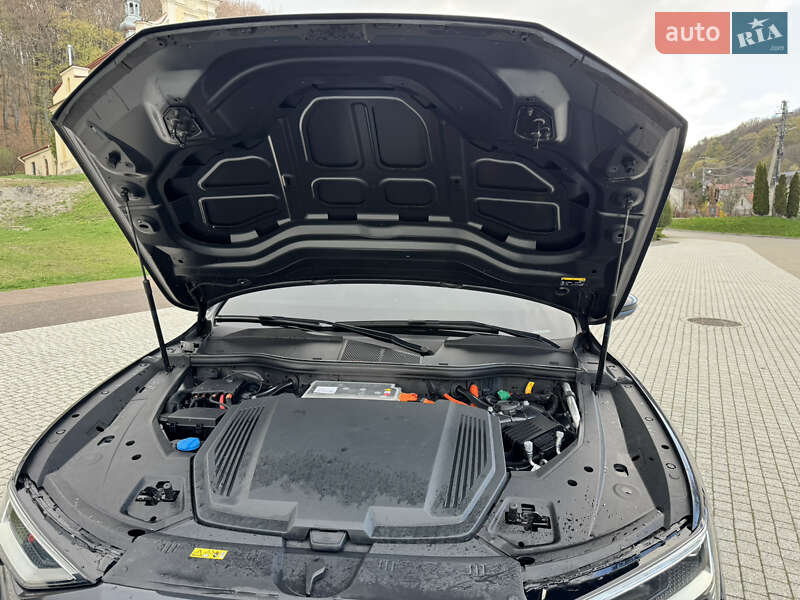 Позашляховик / Кросовер Audi Q8 e-tron 2023 в Львові
