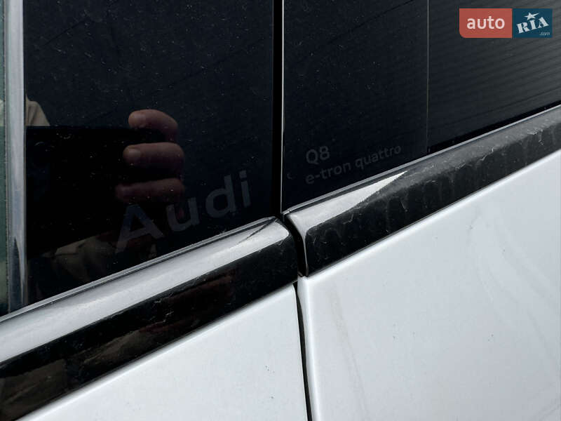 Позашляховик / Кросовер Audi Q8 e-tron 2023 в Івано-Франківську