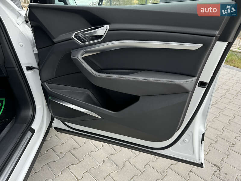 Позашляховик / Кросовер Audi Q8 e-tron 2023 в Івано-Франківську