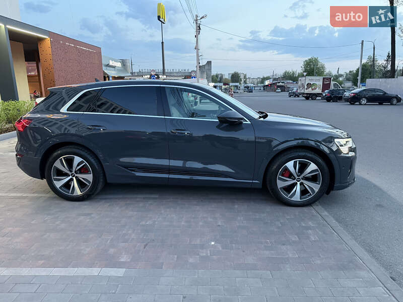 Внедорожник / Кроссовер Audi Q8 e-tron 2023 в Виннице